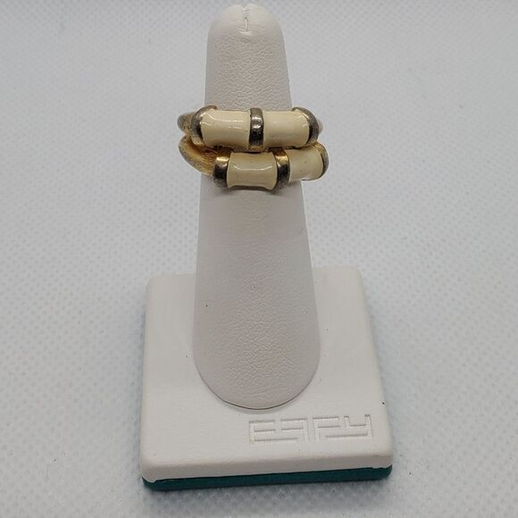 Vintage Cream & Gold Tone Ring - Picture 2 of 6